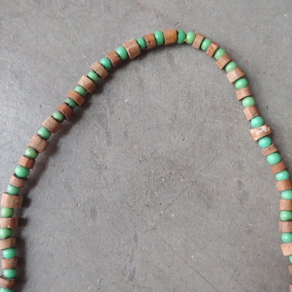 Handmade Brown and Green Wooden Bead Zebra Glasses Holder Necklace - Picture 4 of 8